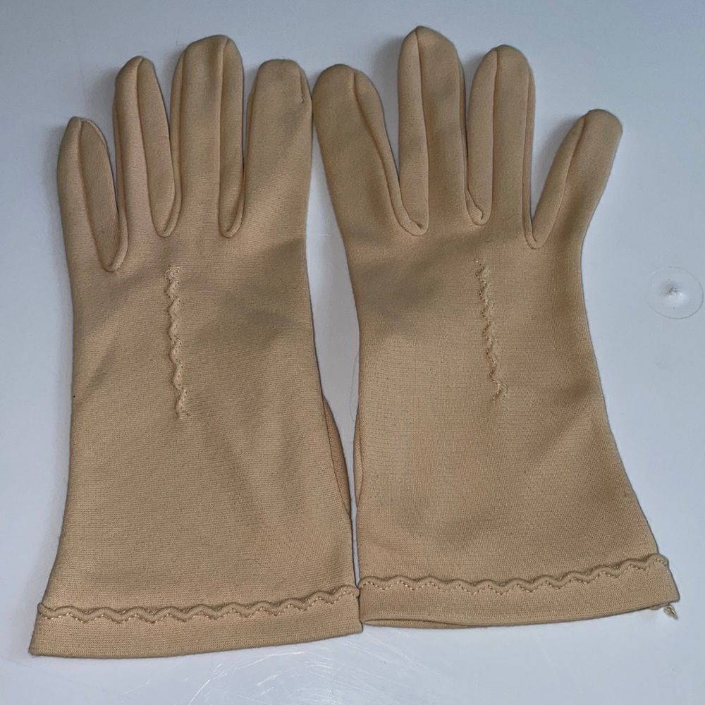 Vtg tan nylon gloves‎